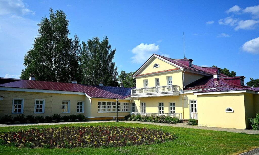 Музей-усадьба Чайковского tg1749832703_2825_AQAD0fgxG9eIaEp-file_69-1024x614.jpg